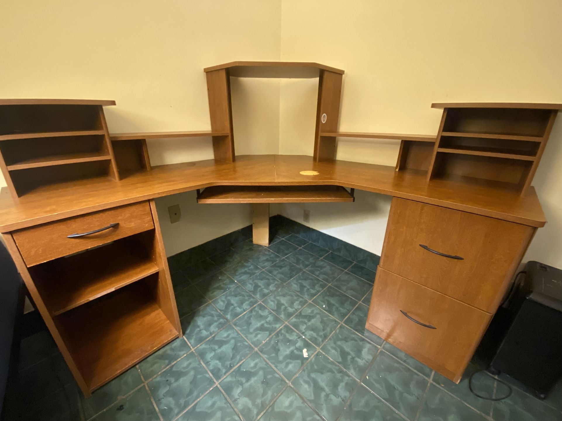 Large Corner Wide Computer Table
