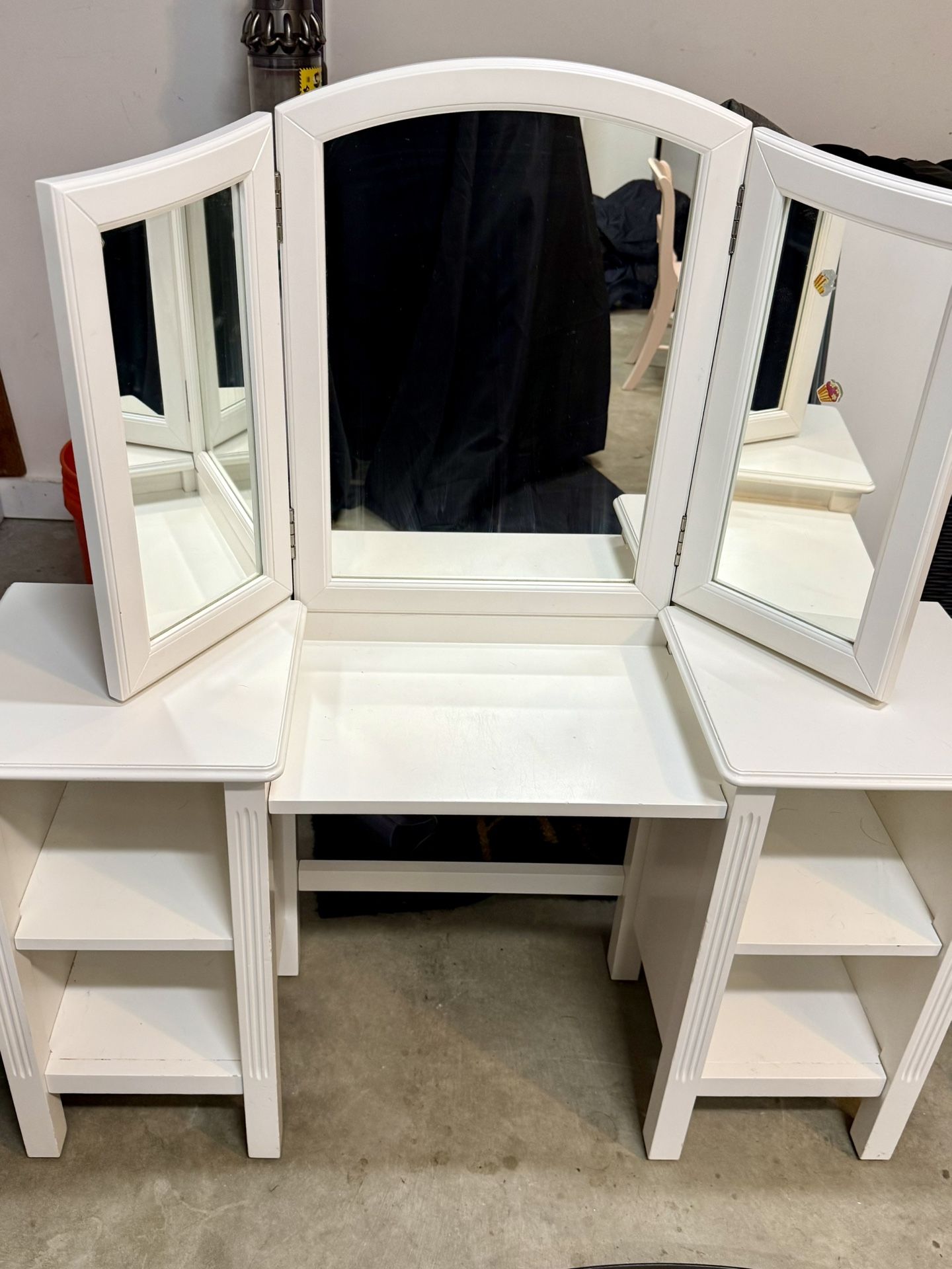 Toddler Desk And Vanity