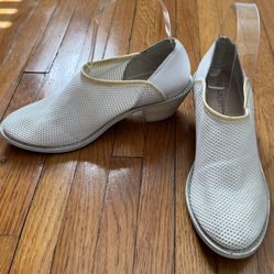 Kelsi Dagger White Perforated Pointy Toes Wooden Toes Loafers, size 6