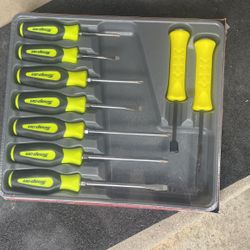 Snap On 9pc Hv Screwdriver Set And Pry Bars