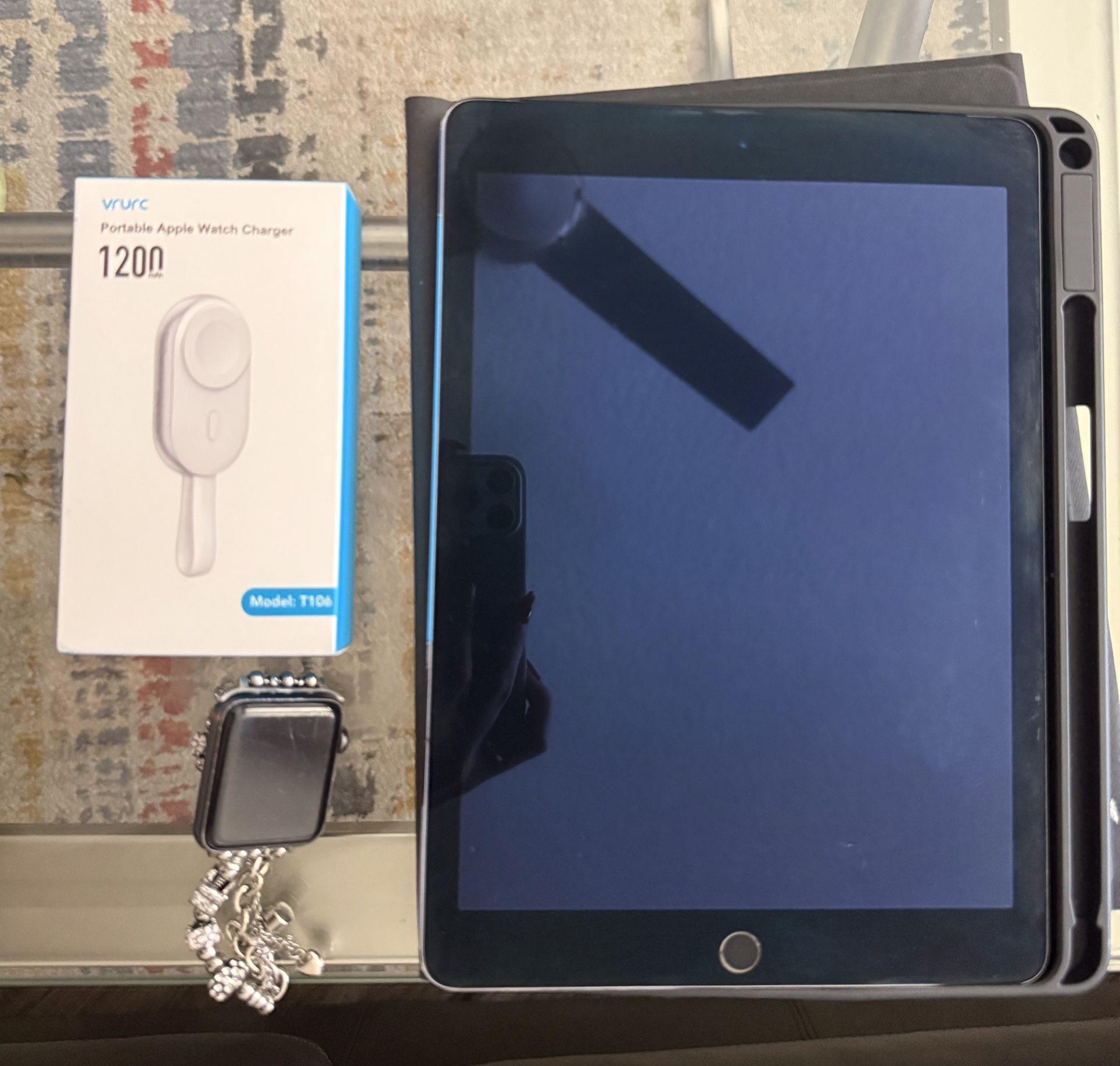 iPad Air 2 + Apple Watch + Portable Watch Charger 
