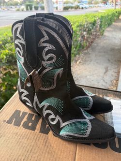 Dingo Woman’s cowboy boots