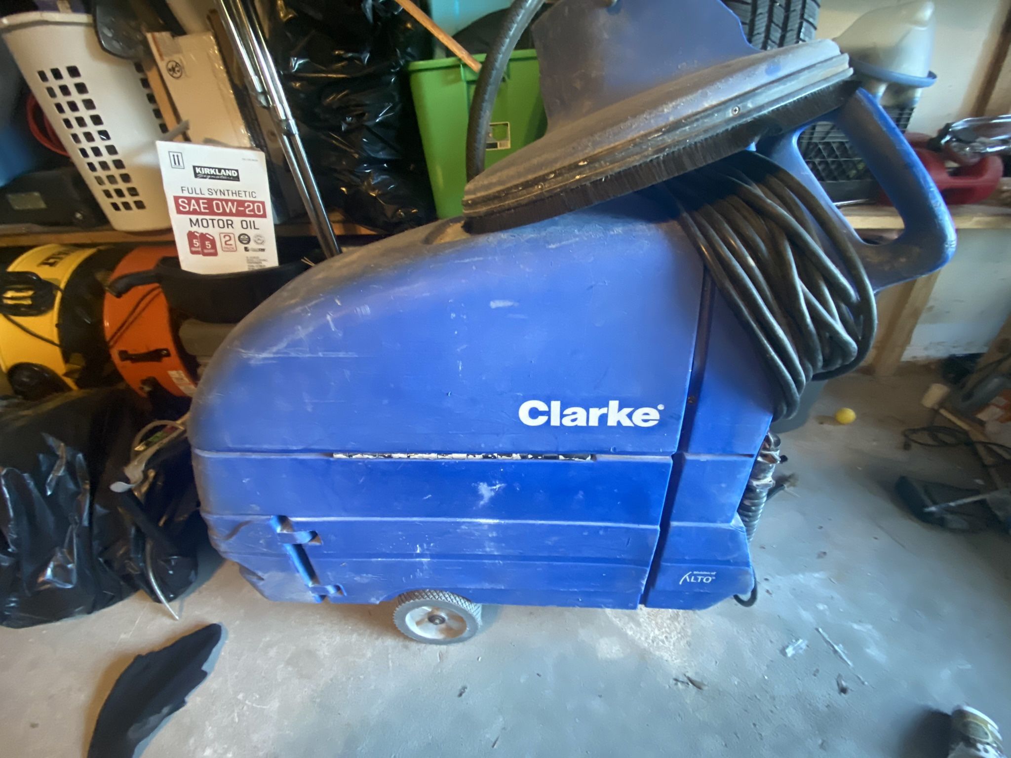 CLARKE ENCORE Floor Scrubber