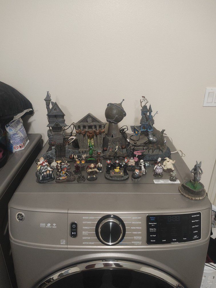 Nightmare Before Christmas Town And Figures 