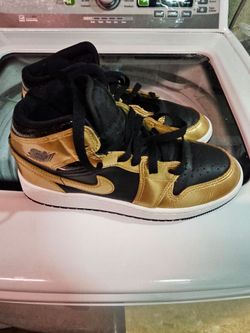 Shoes size 5Y