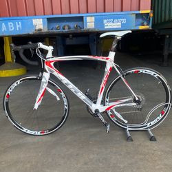 FUJI SST 2.0 FULL CARBON ROAD BIKE ( 58cm)