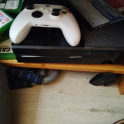 Xbox one comes with games (RED DESCRIPTION)