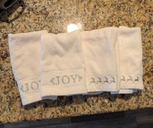 Set of 4 100% Cotton Embroidered Christmas Hand Towels