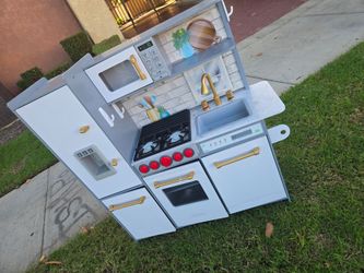 Kids wooden kitchen kidskraft