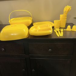 Retro MCM Yellow Picnic Butler 4 Person Picnic Set Camping