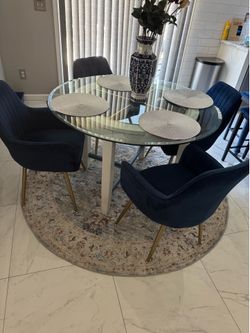 Dinning table with chairs