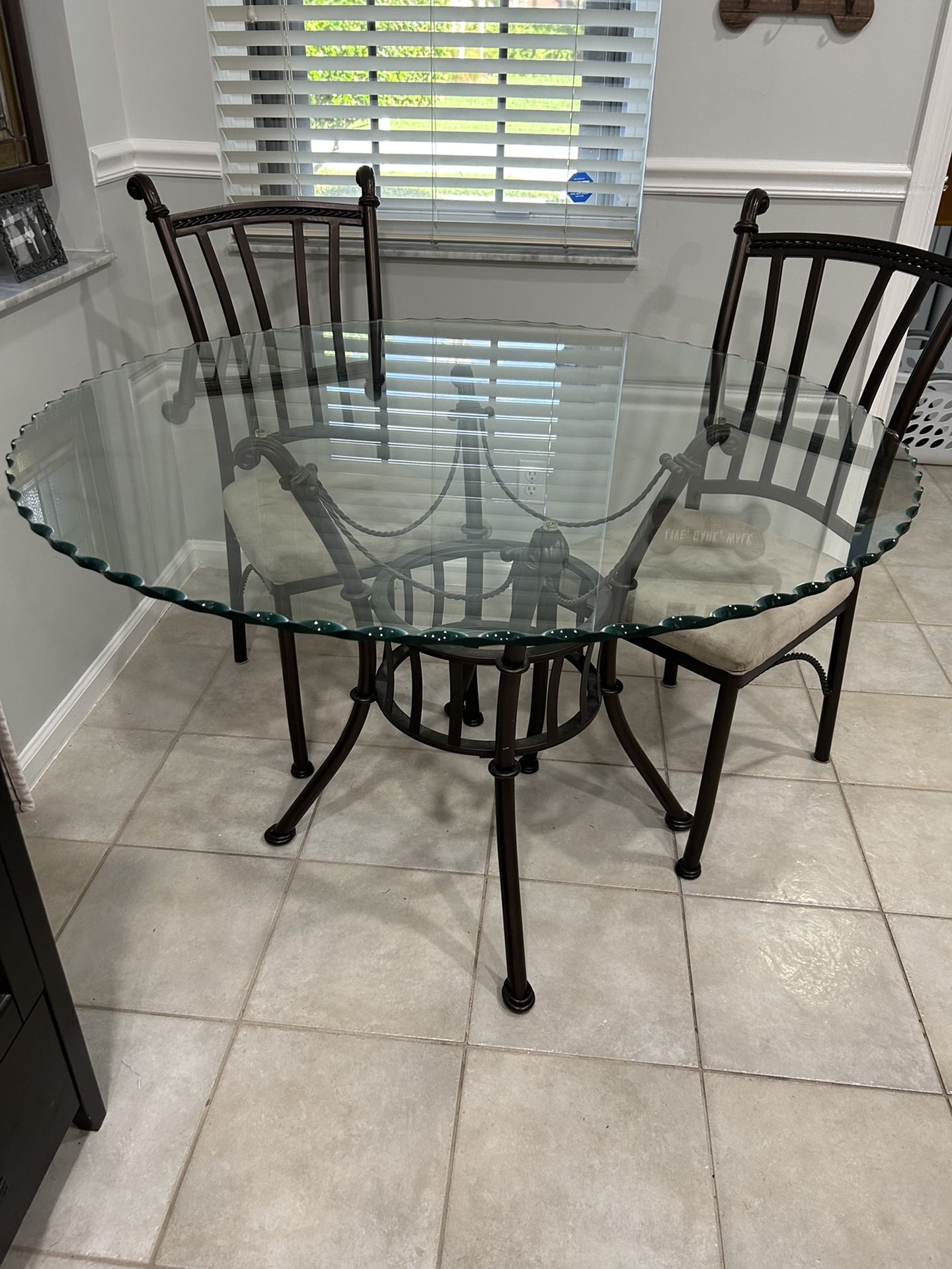 Round Glass Dining Table With 4 Chairs