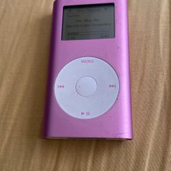 iPod  4GB  Pink It Work It Has Music 501  Song 