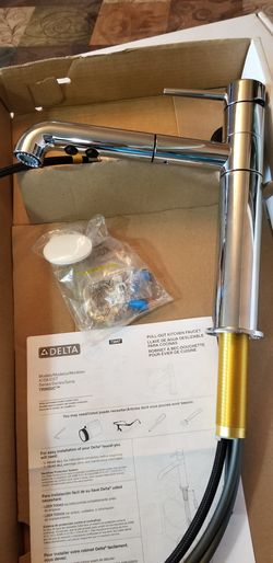 DELTA Pull- out Kitchen faucet