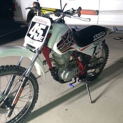 XR 100 Honda Dirt Bike