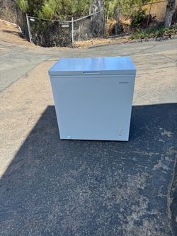 Freezer large household deep chest with internal light (delivery available)