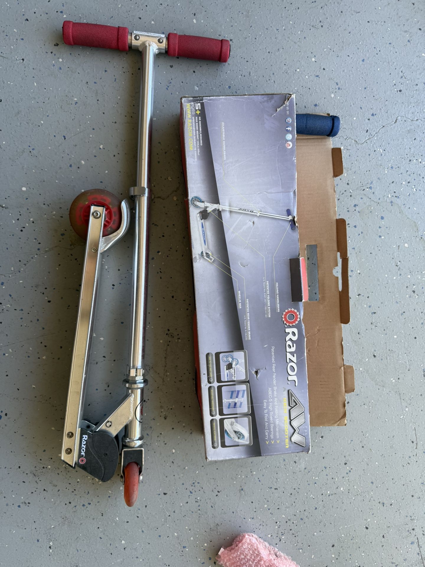 2x Razor Scoter One Blue And One Red 