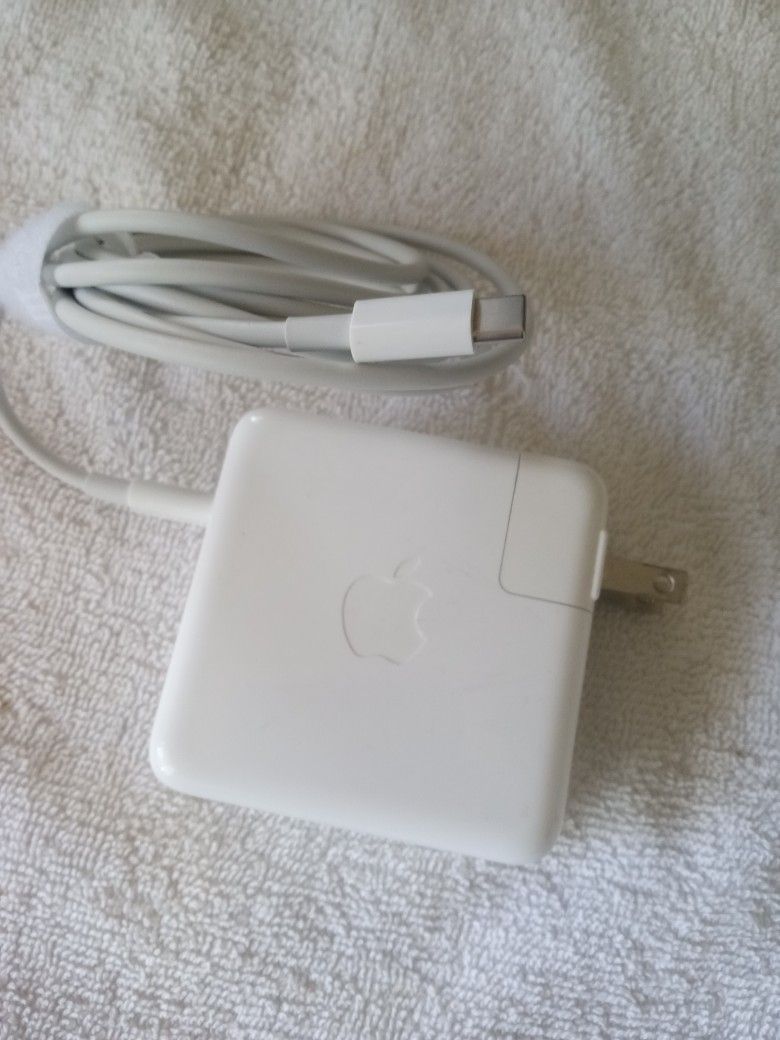 GENUINE APPLE AC ADAPTER 61W USB-C POWER FOR MACBOOK PRO/AIR 20.3V/3A, 15V/3A, 9V/3A, 5.2V/3A