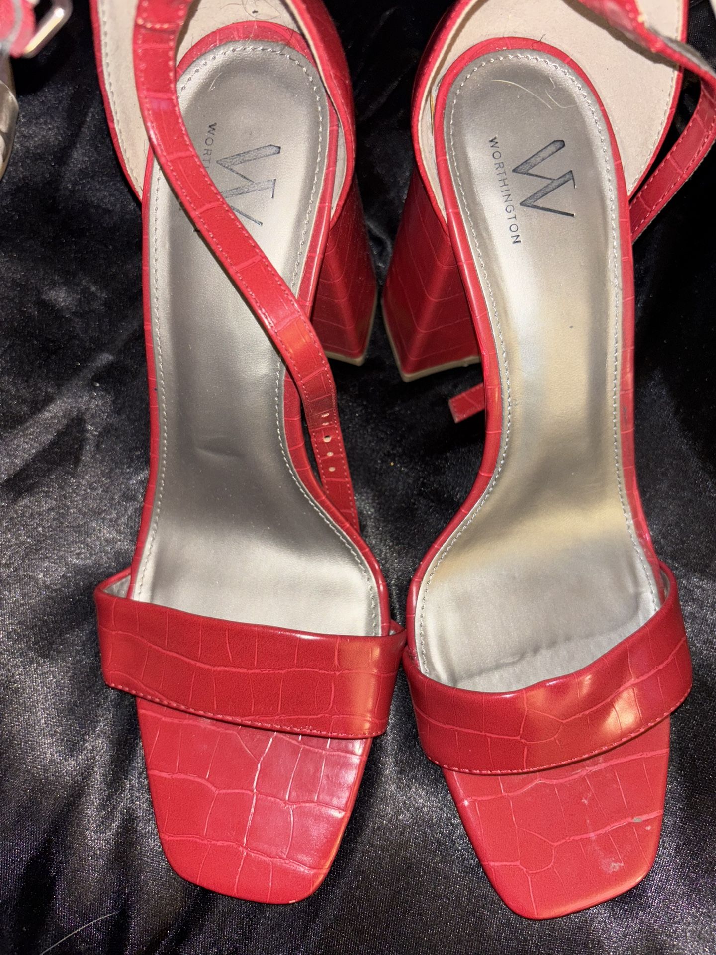 Red Heels Worthington New (women’s 10)