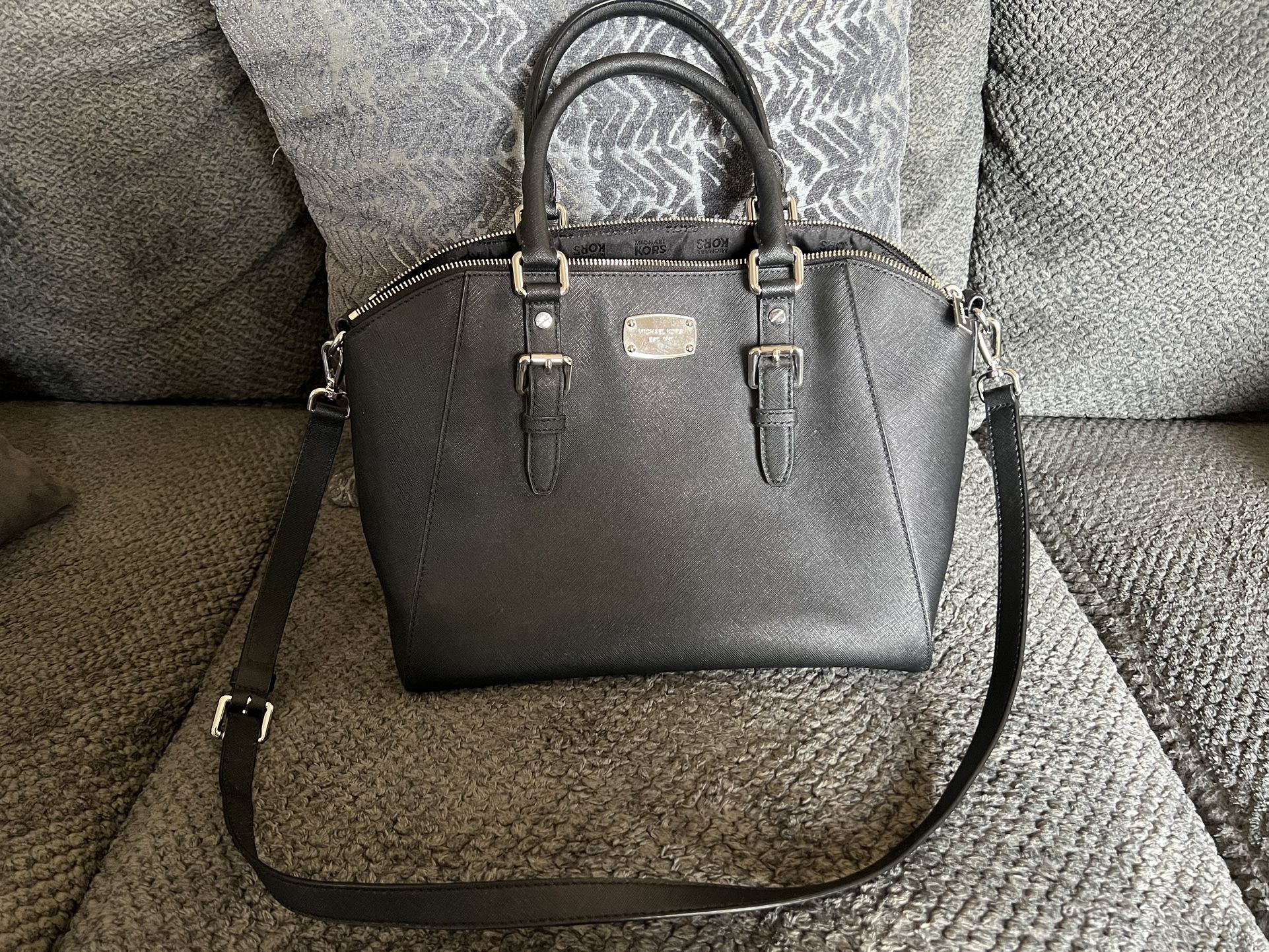 Michael Kors Ciara Large Zip Top Bag for Sale in Tampa FL OfferUp