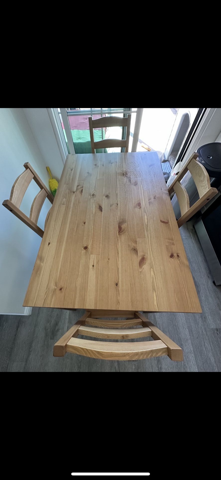 Kitchen Table And 4 Chairs