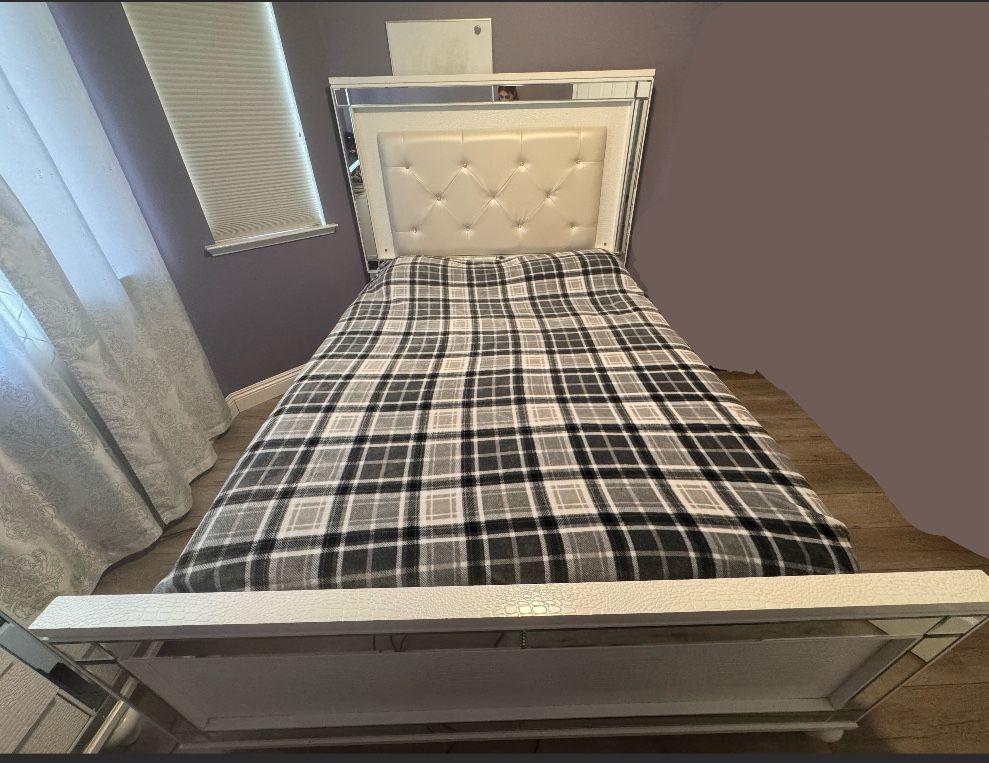 Queen Size Bedroom Set 