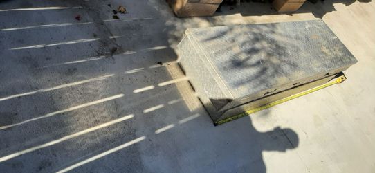 Truck tool box