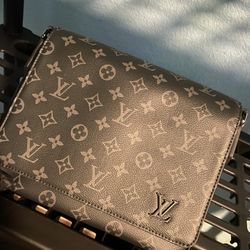 Louis Vuitton, District Pm