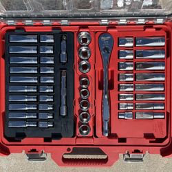 Milwaukee PackOut 1/2 Drive SAE And Metric Socket Set NEW
