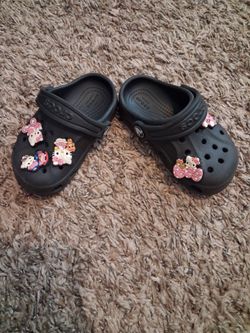 Black crocs 7c