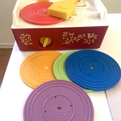 FISHER PRICE RECORD PLAYER MUSIC BOX WITH RECORDS