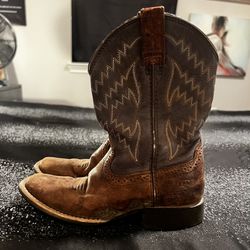 Boys sz13 Ariat Boots