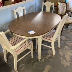 Table With 4 Chairs 