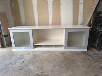 TV stand/entertainment center