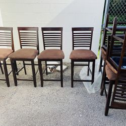 Eight good condition table top barstool chairs