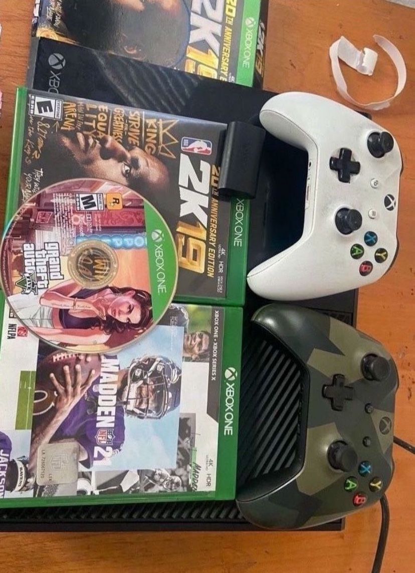 Xbox One With Games And Controllers