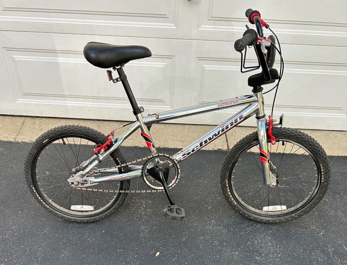 Schwinn Predator bike With Helmet