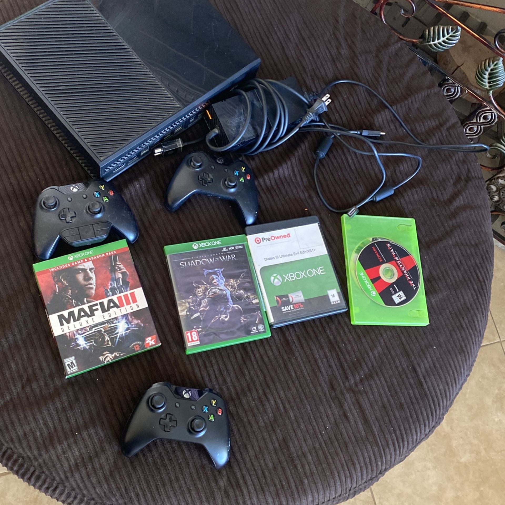 Xbox One, Controllers, Games, Model 1540 Base Console Edition