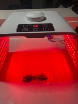 Anti aging red light therapy with throwing mist and eye protection