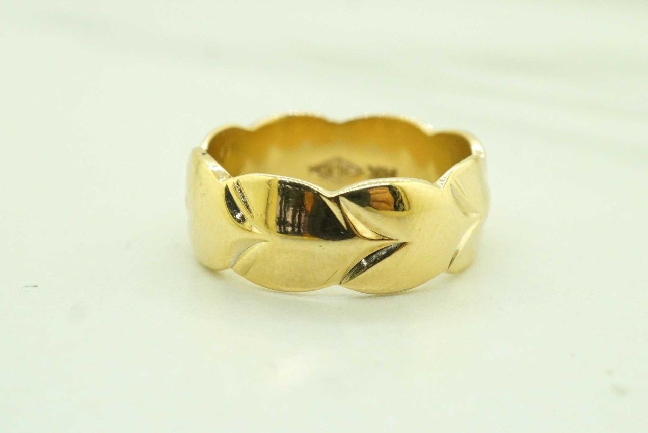 Womens 14K Yellow Gold Wedding Band Ring with Leaf Design #22766