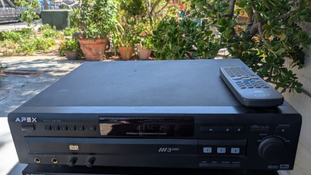 APEX AD-703~ 3-Disc Digital Video DVD Player and Karaoke W/Remote