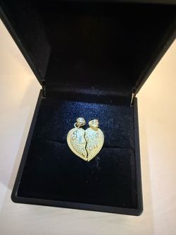 Gold pendant