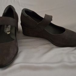 Nuture brand Wedges