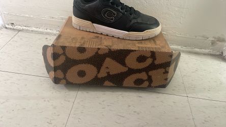 Selling coach shoes