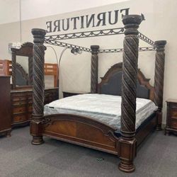 North Shore Dark Brown Canopy Bedroom Set