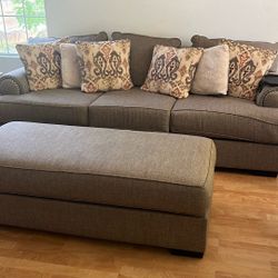 MOVING SALE- Loveseat and Sofa set 