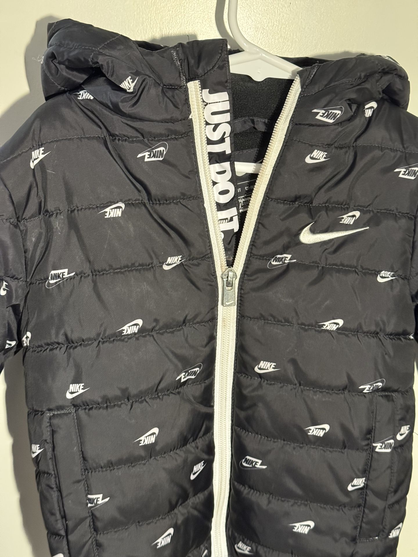 Nike All Over Print Zip Up Warm Jacket Kids Size 3t ( 2 To 3 Years )