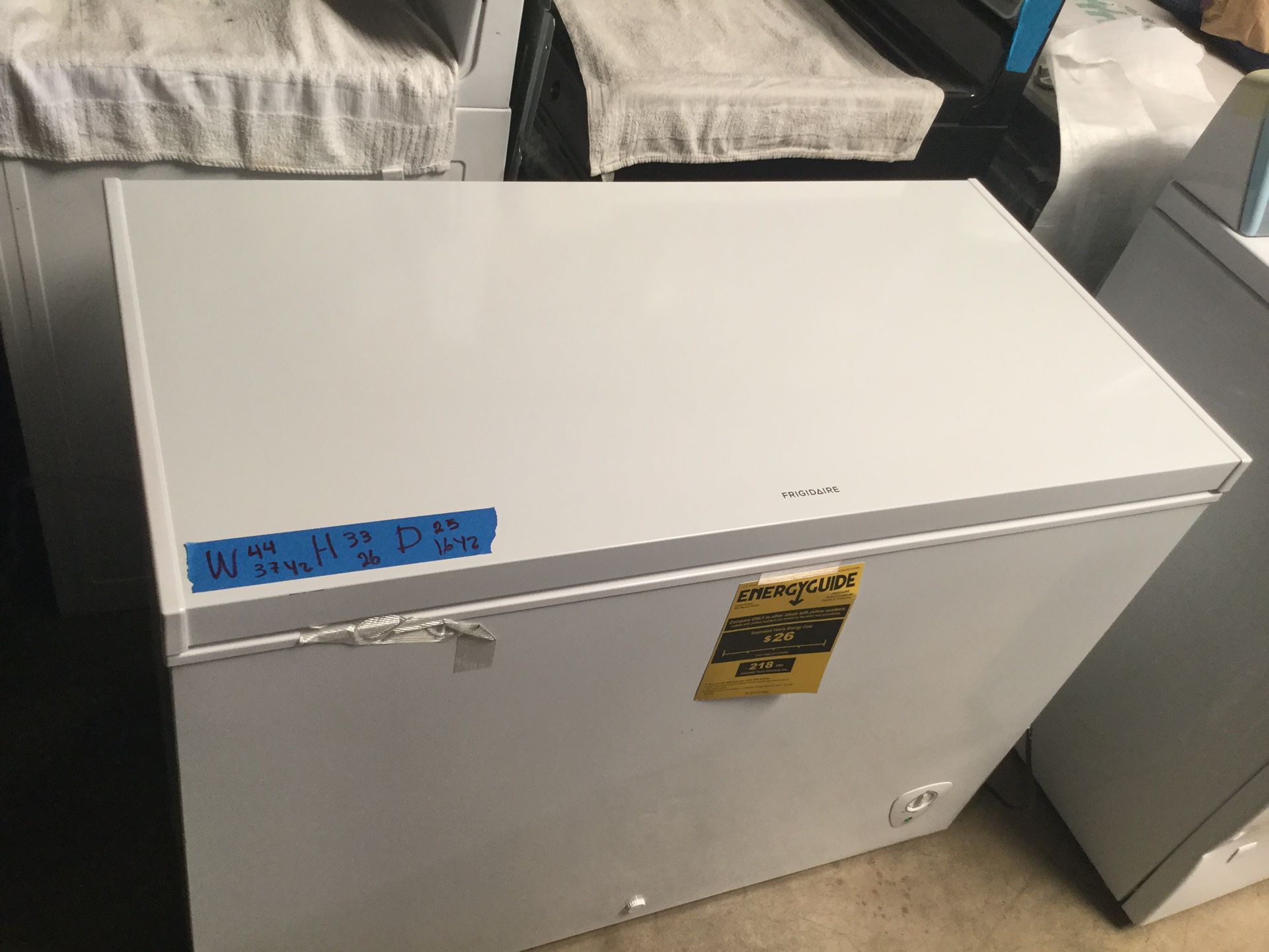 New chest freezer frigidaire 8.7 cu ft white energy save w 44”