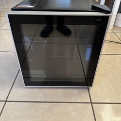 Mini Fridge/Beverage Cooler