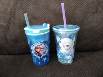 Frozen cups- snackeez includes wall decal